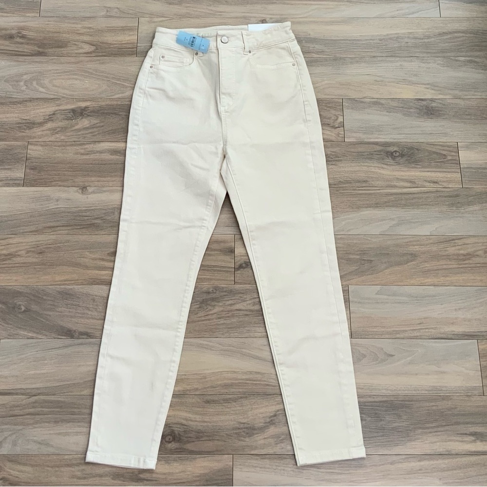 Ann Taylor High Rise Petite Curvy Fit Jeans in Ivory - Picture 3 of 8